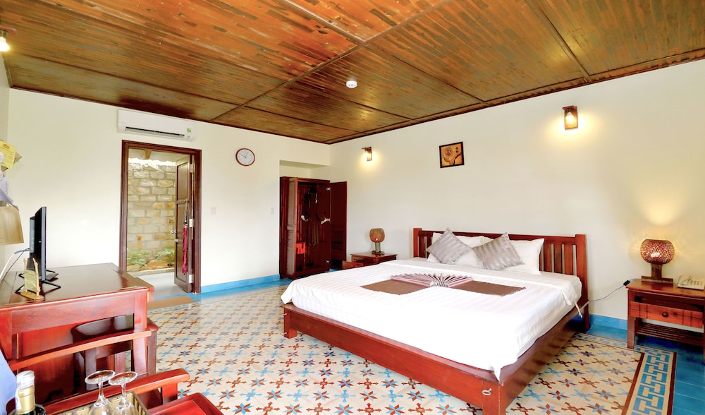 PREMIER, BUNGALOW, BEACH FRONT