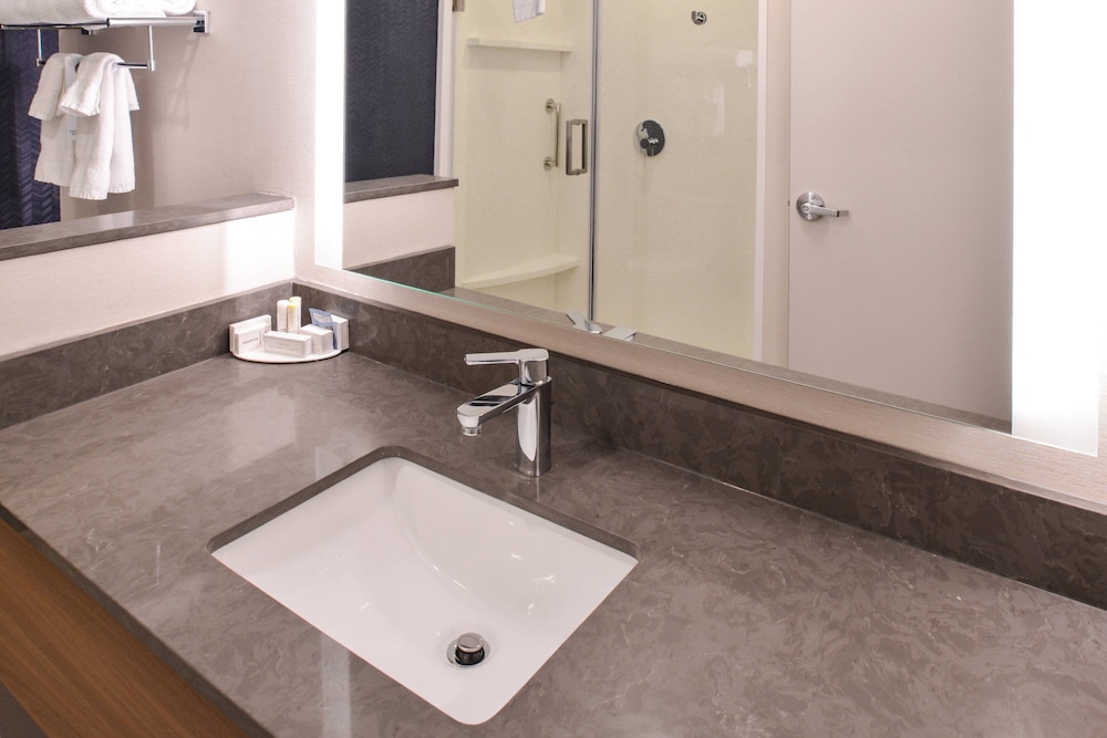 FAIRFIELD INN AND SUITES COLUMBUS GROVE CITY 47/49