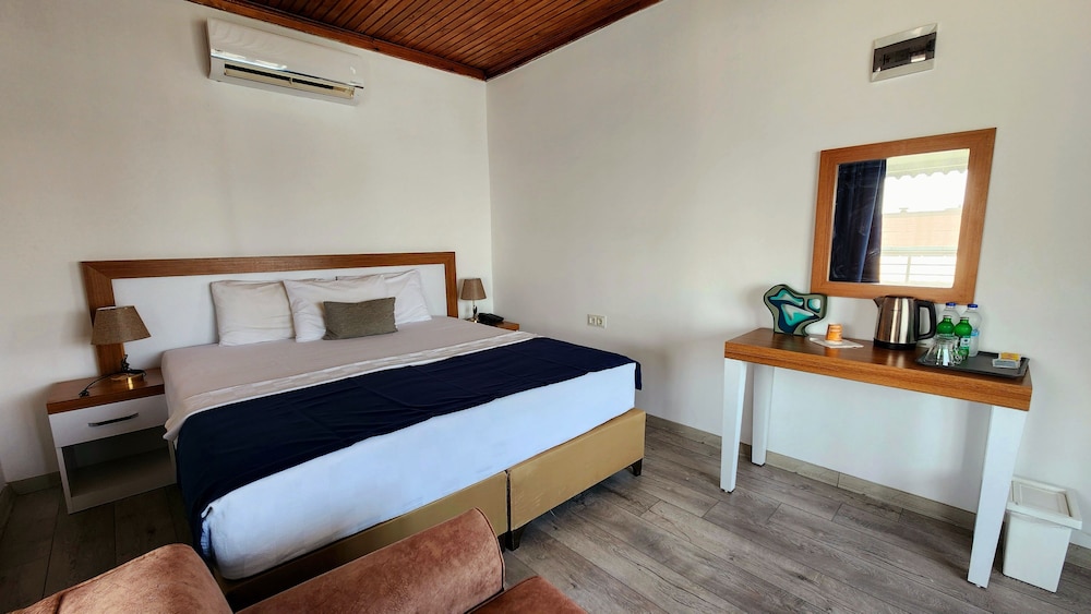HONEYMOON, DOUBLE BED