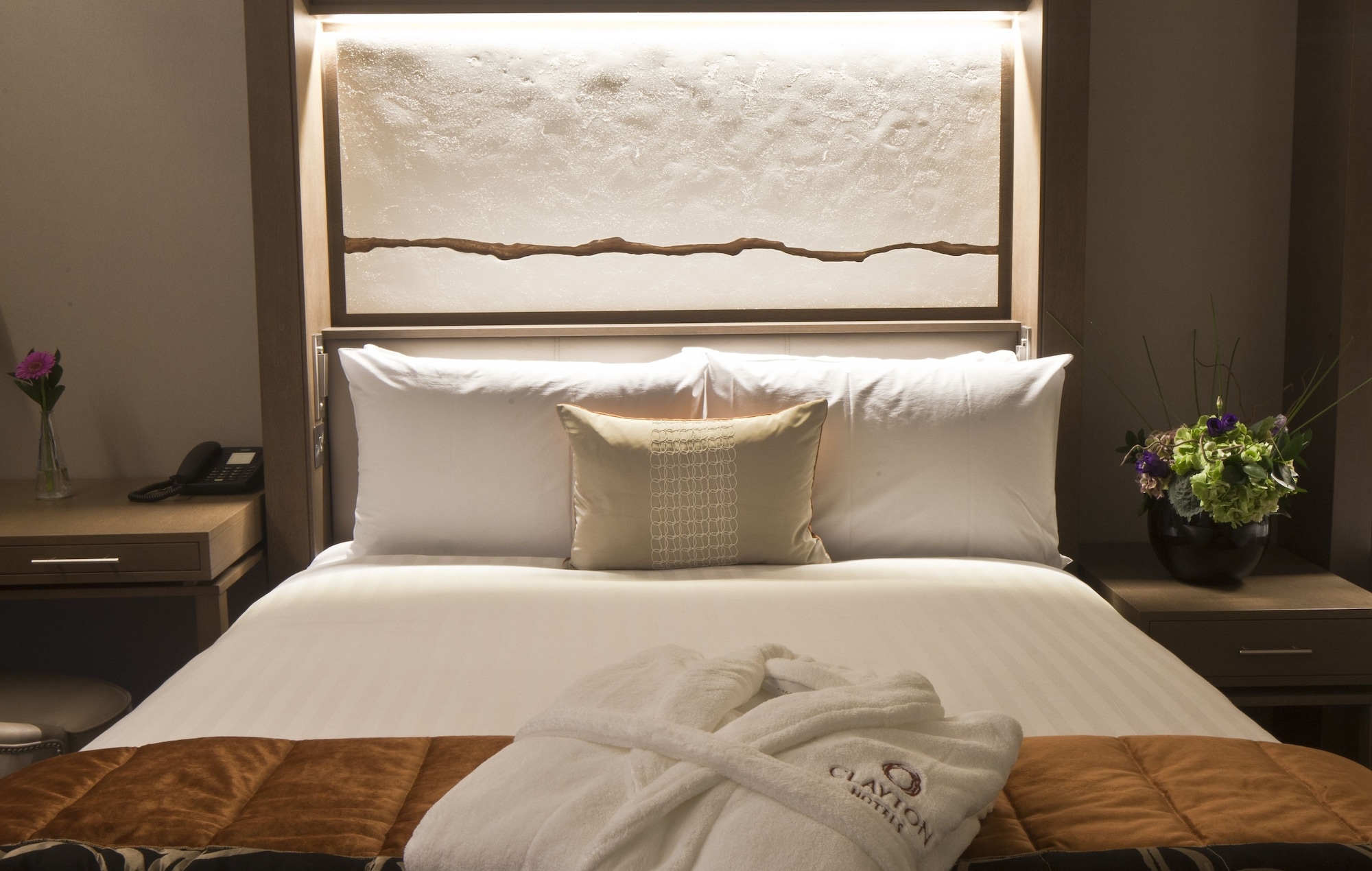 غرفة تنفيذية عائلية بسرير كينج مع أريكة، Clayton Hotel Chiswick 2/4
