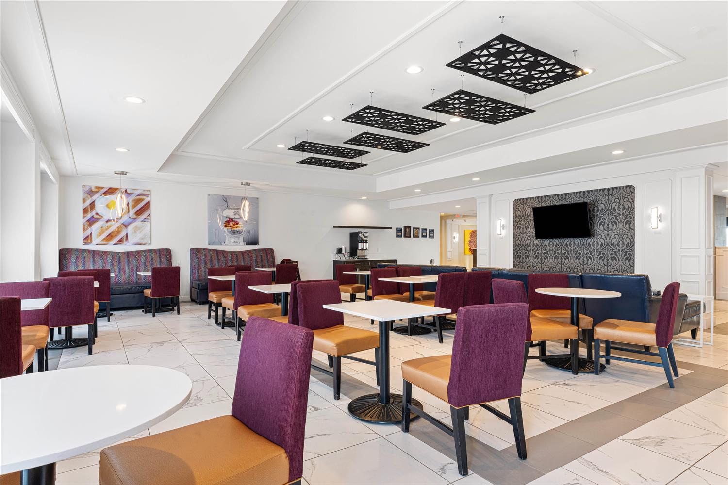 Best Western Plus New Richmond Inn & Suites 34/40