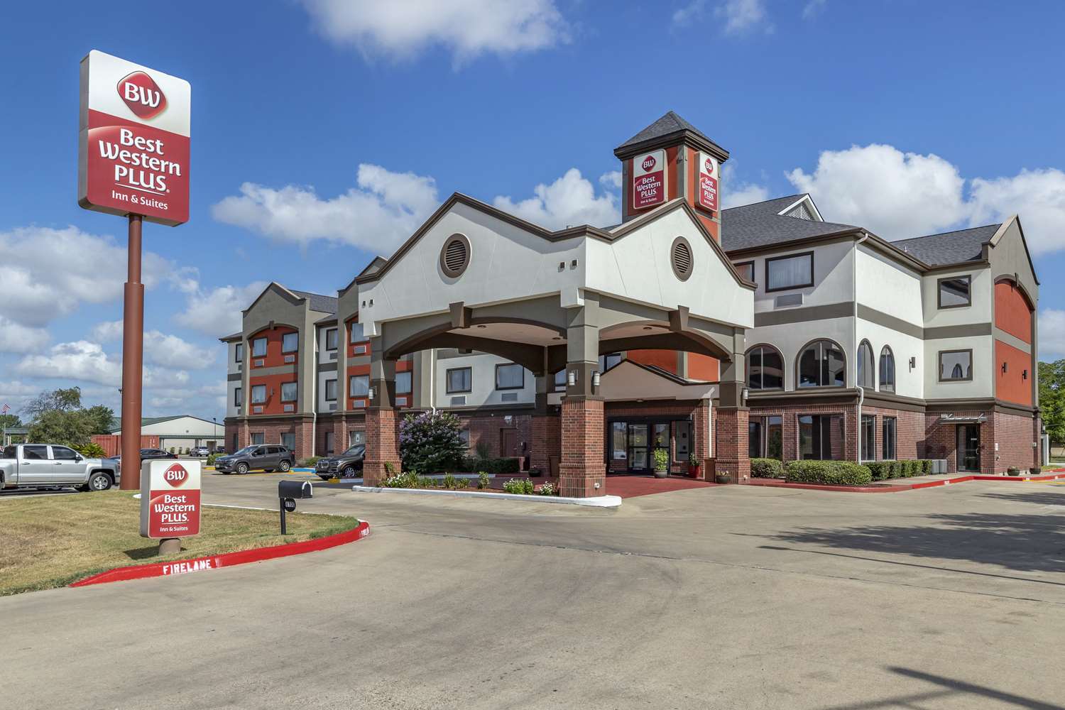 Best Western Plus Victoria Inn & Suites 24/26