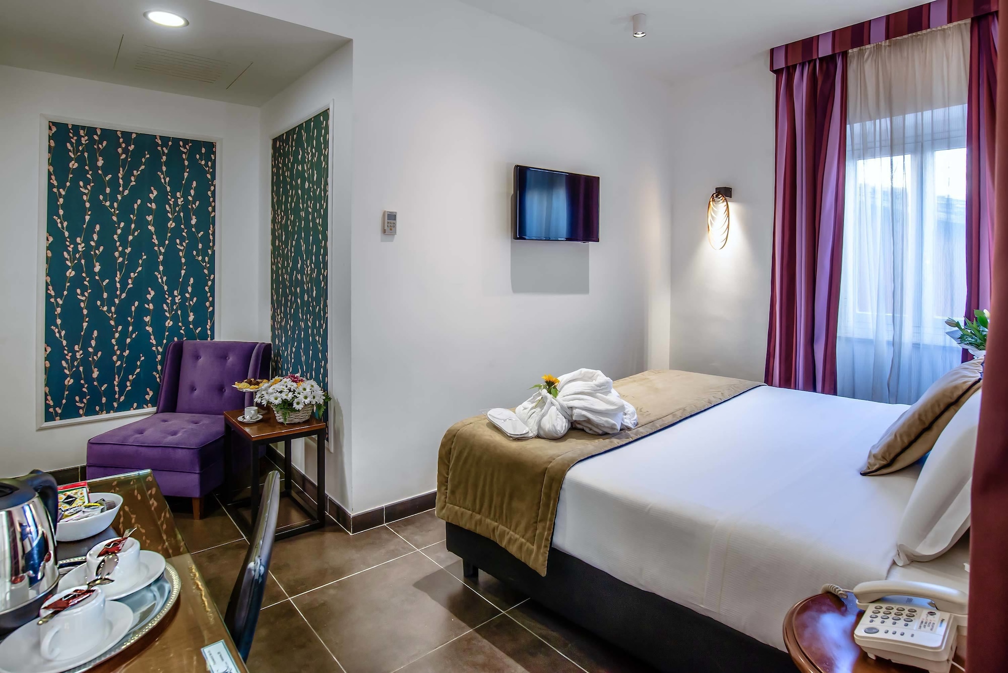 ROOM, TRIPLE