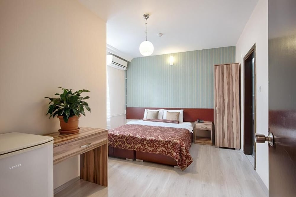Dinar Hotel 23/43