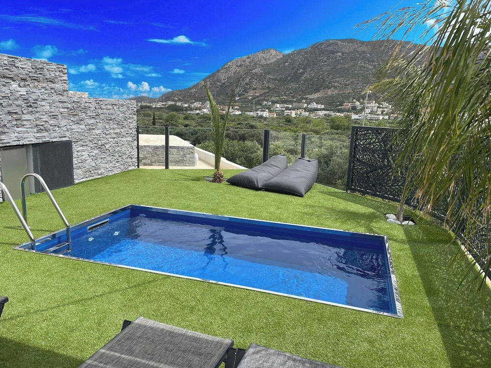 Aelia Suites 41/63