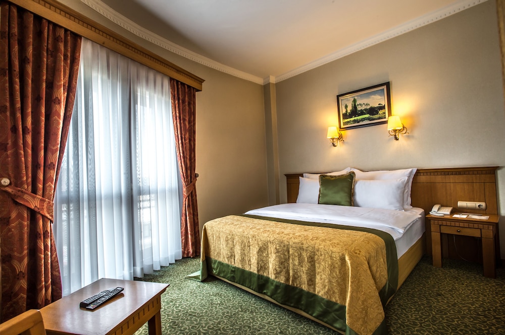 USTA PARK HOTEL 8/50