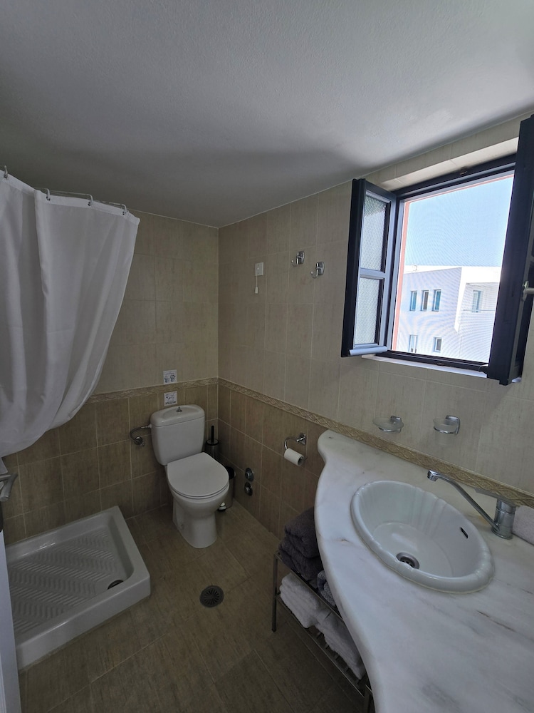 Anthonas Apartments 32/35