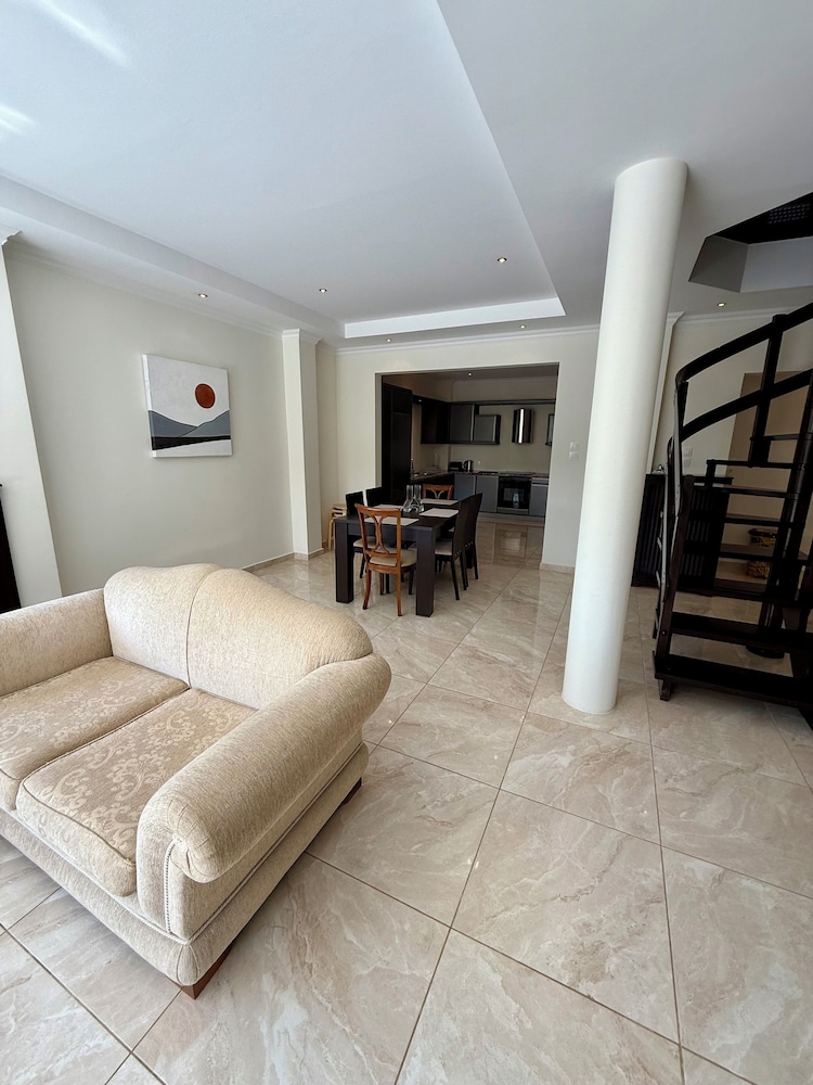 Paradise Apartments 47/75