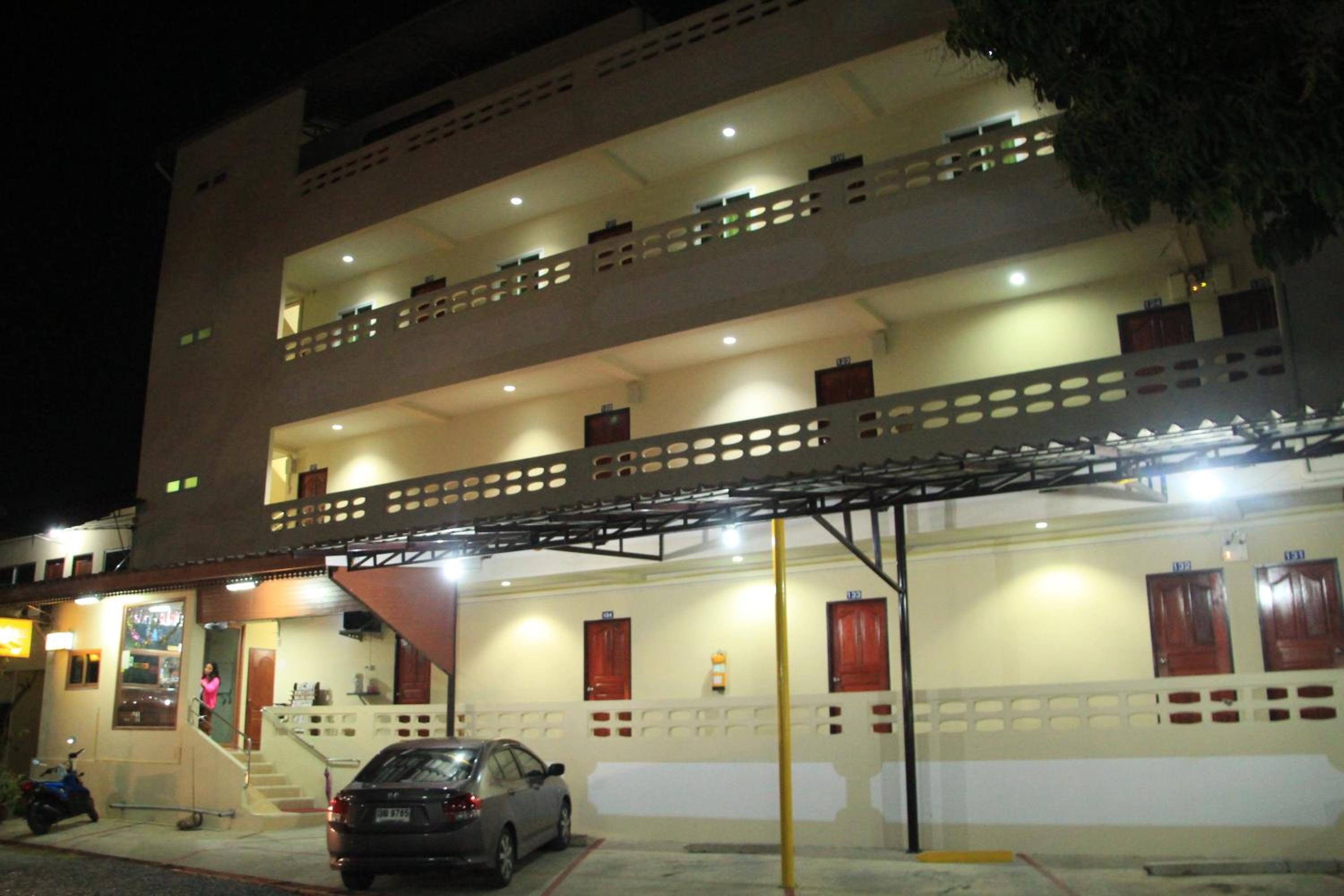 Rachaphruk Resort 1/16