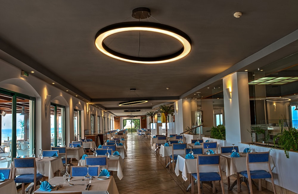 Apostolata Island Resort and Spa 55/71
