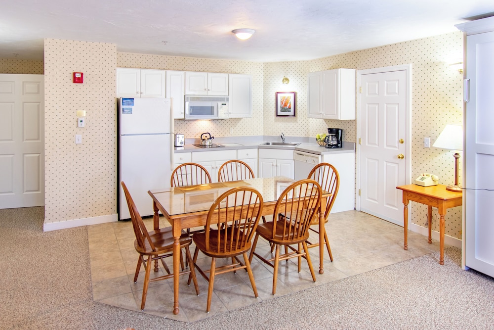 Eastern Slope Inn Resort 31/50