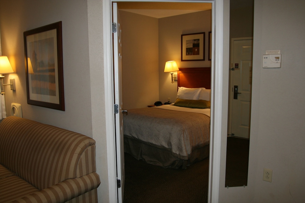 Candlewood Suites Bordentown-Trenton 27/79