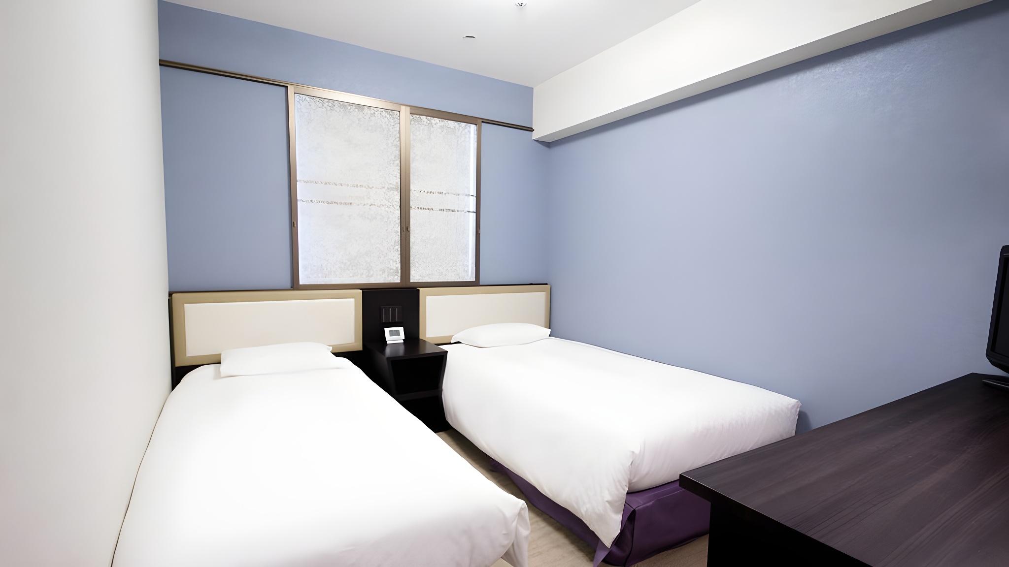 Studio, Twin Beds, Female Floor