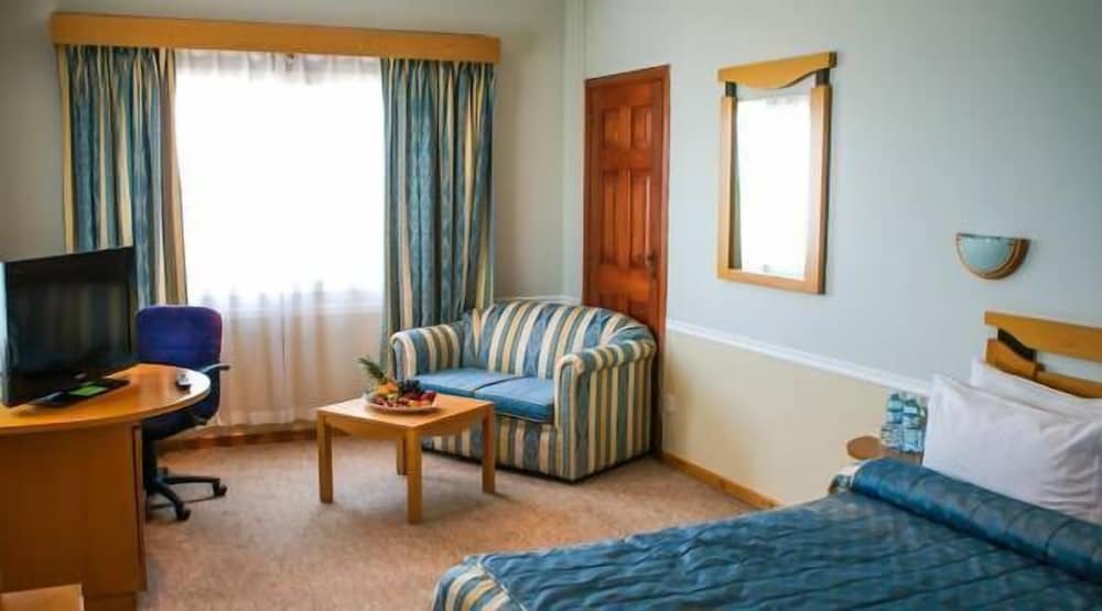 THE CRESCENT BEACH HOTEL 20/32