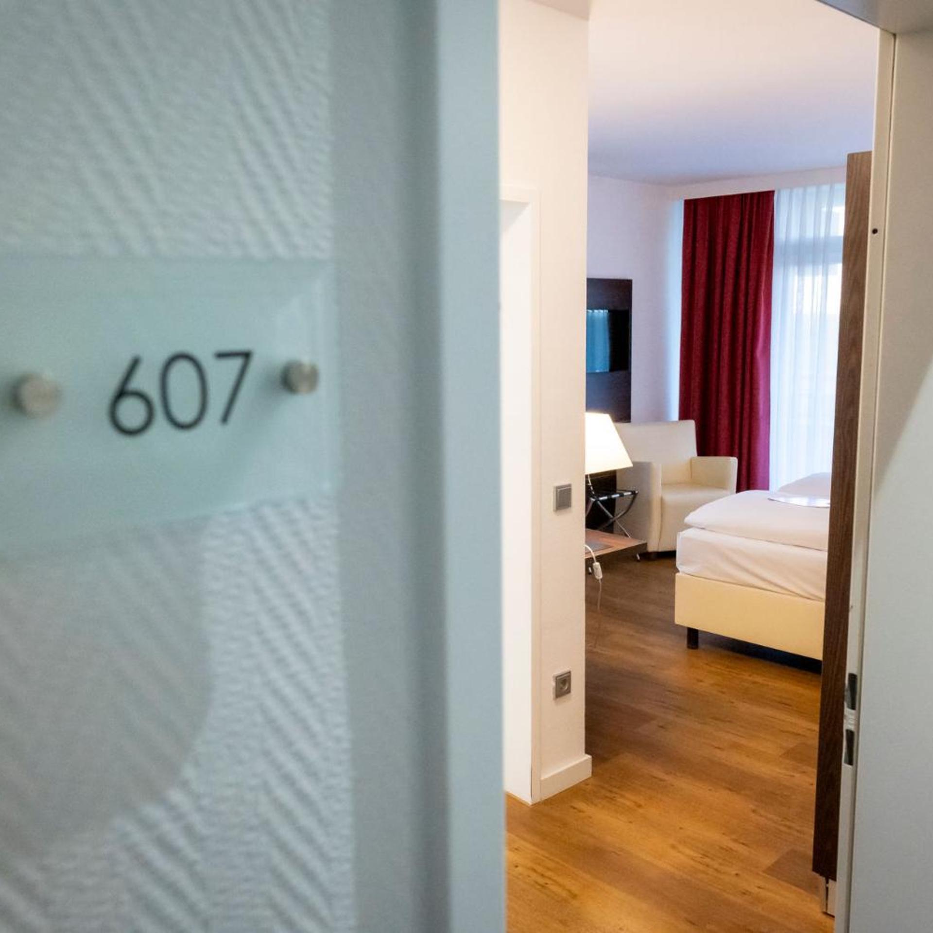 Hotel Rheingarten Duisburg 50/50