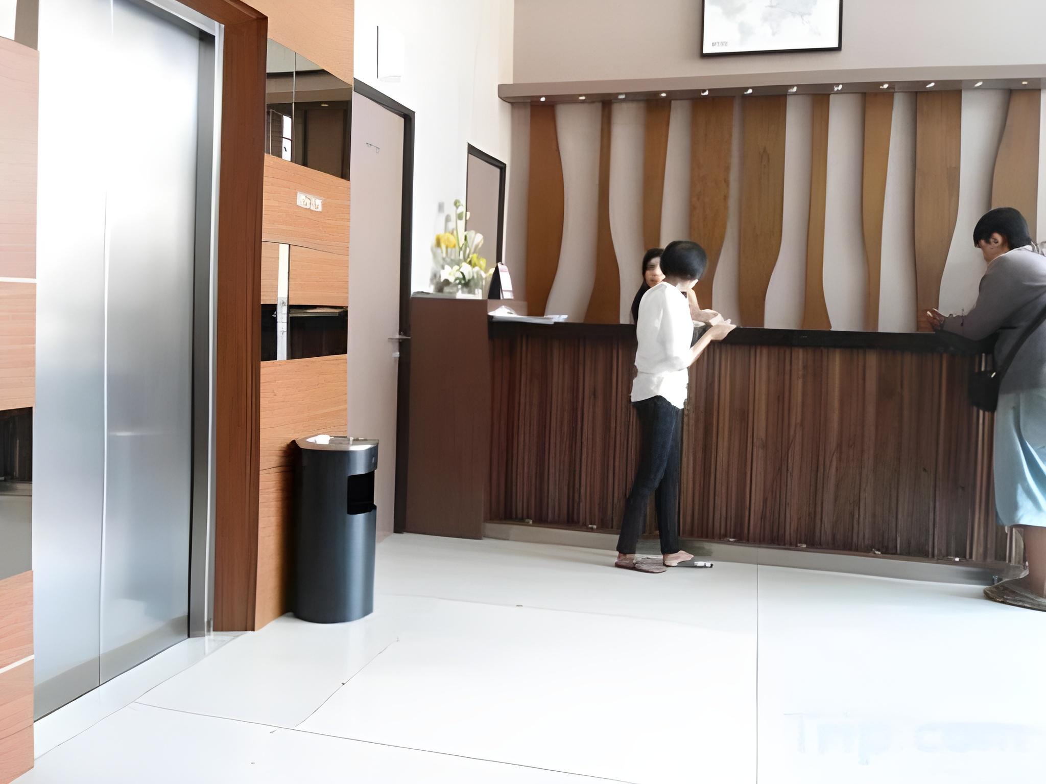 Max Hotel Panakkukang Makassar By LIFE 7/30