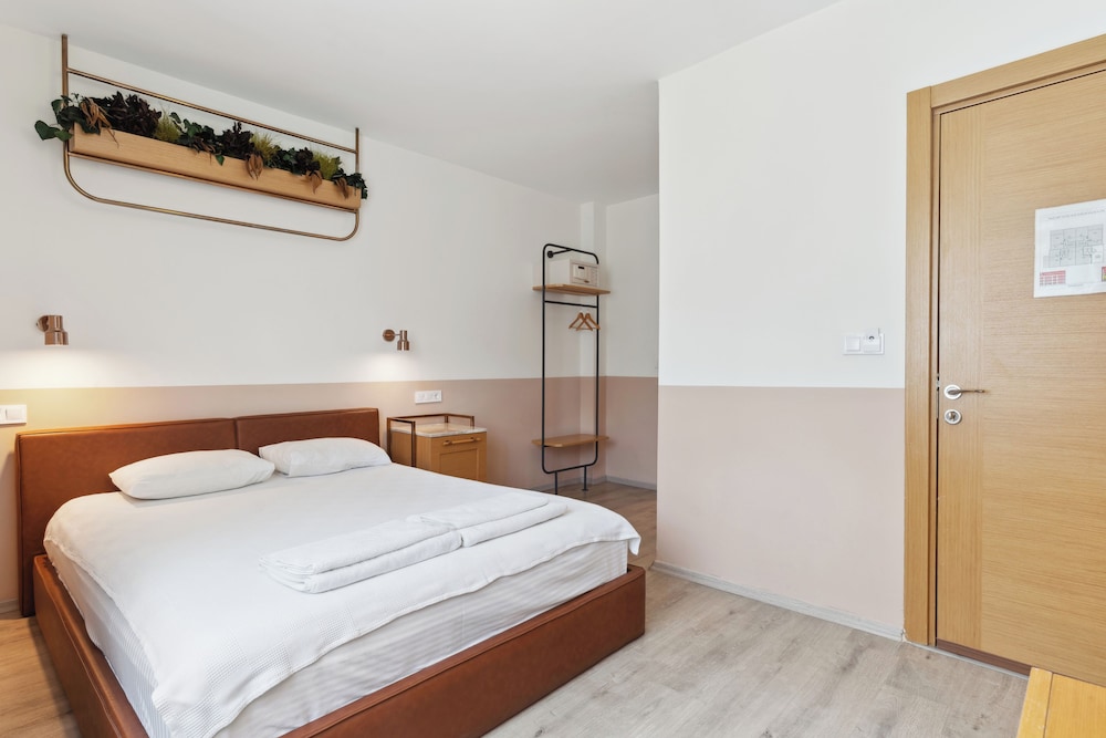 Deluxe, Double Bed