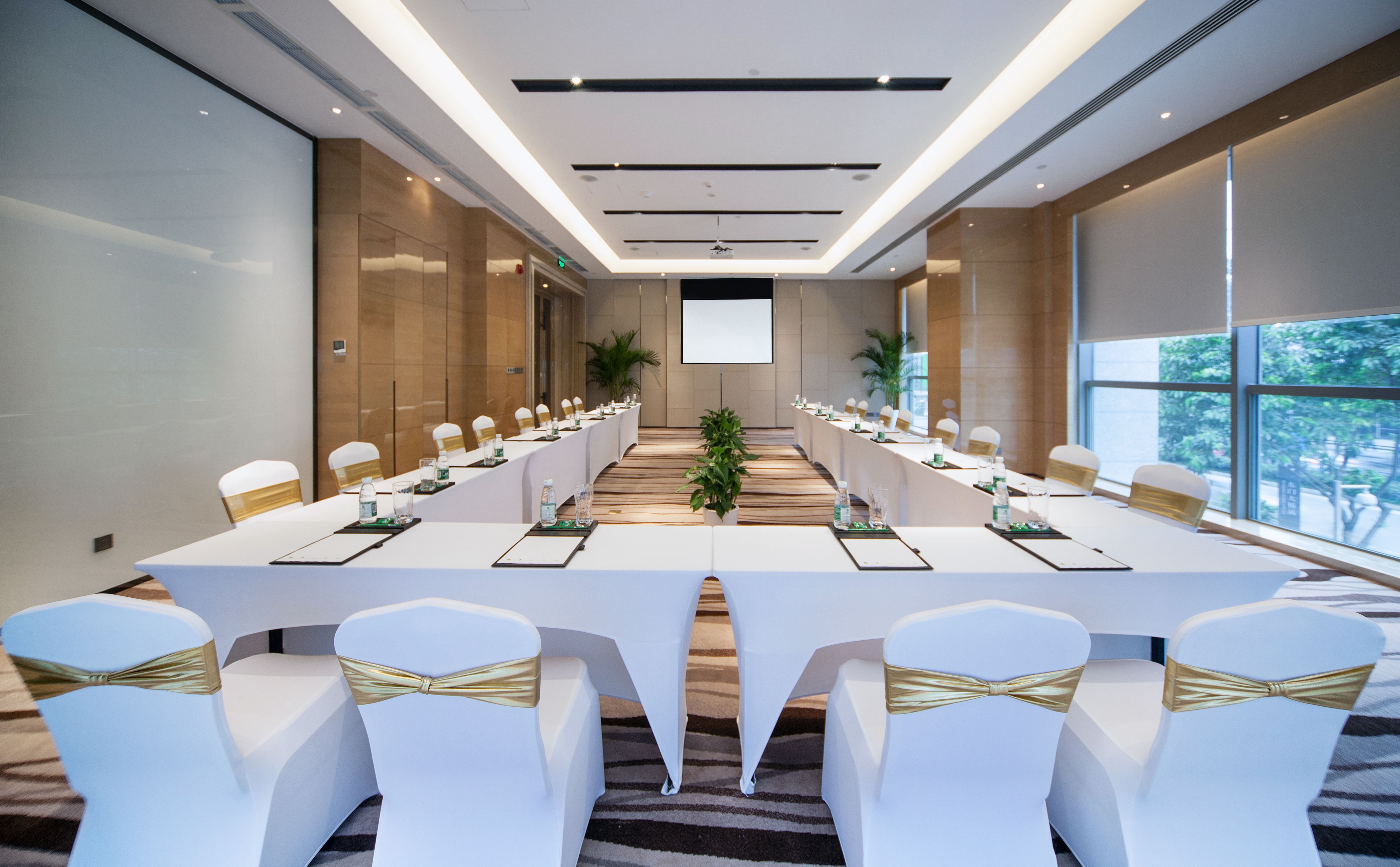 Holiday Inn Chengdu Oriental Plaza 40/50