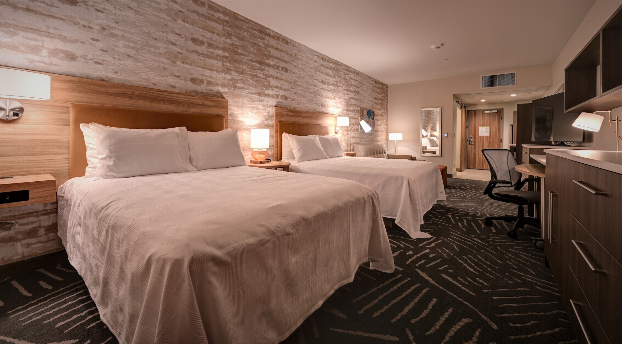STUDIO, 2 QUEEN BEDS, ACCESSIBLE