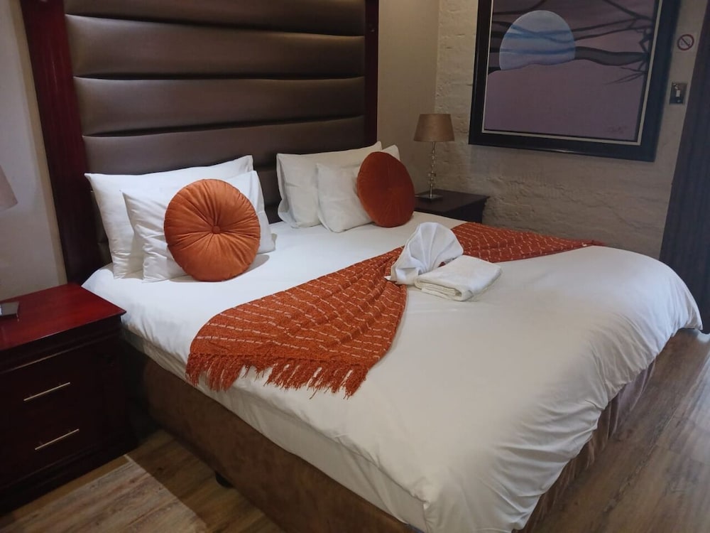 African Moon Corporate House 10/48