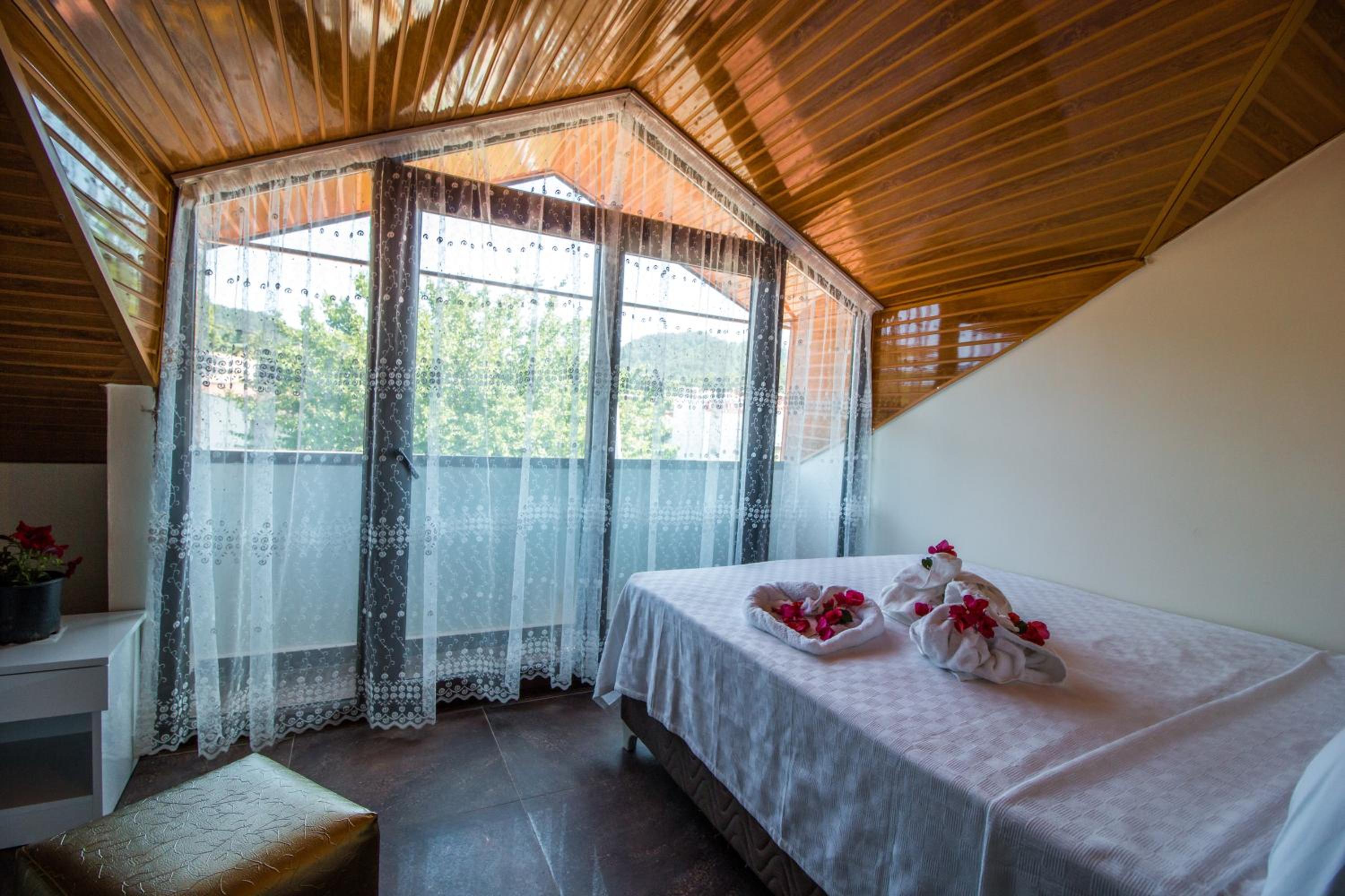 Parus Hotel 12/50