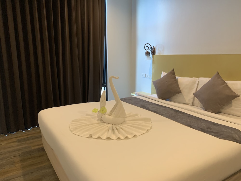 DELUXE, DOUBLE BED