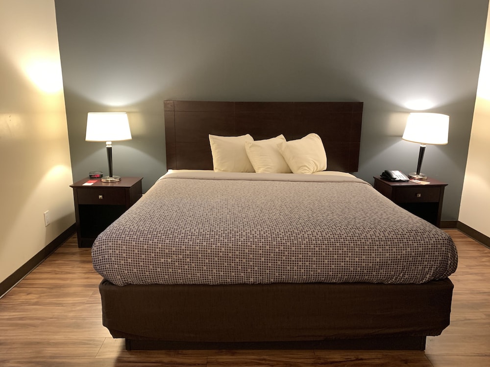 Econo Lodge Jefferson Hills Hwy 51 9/33