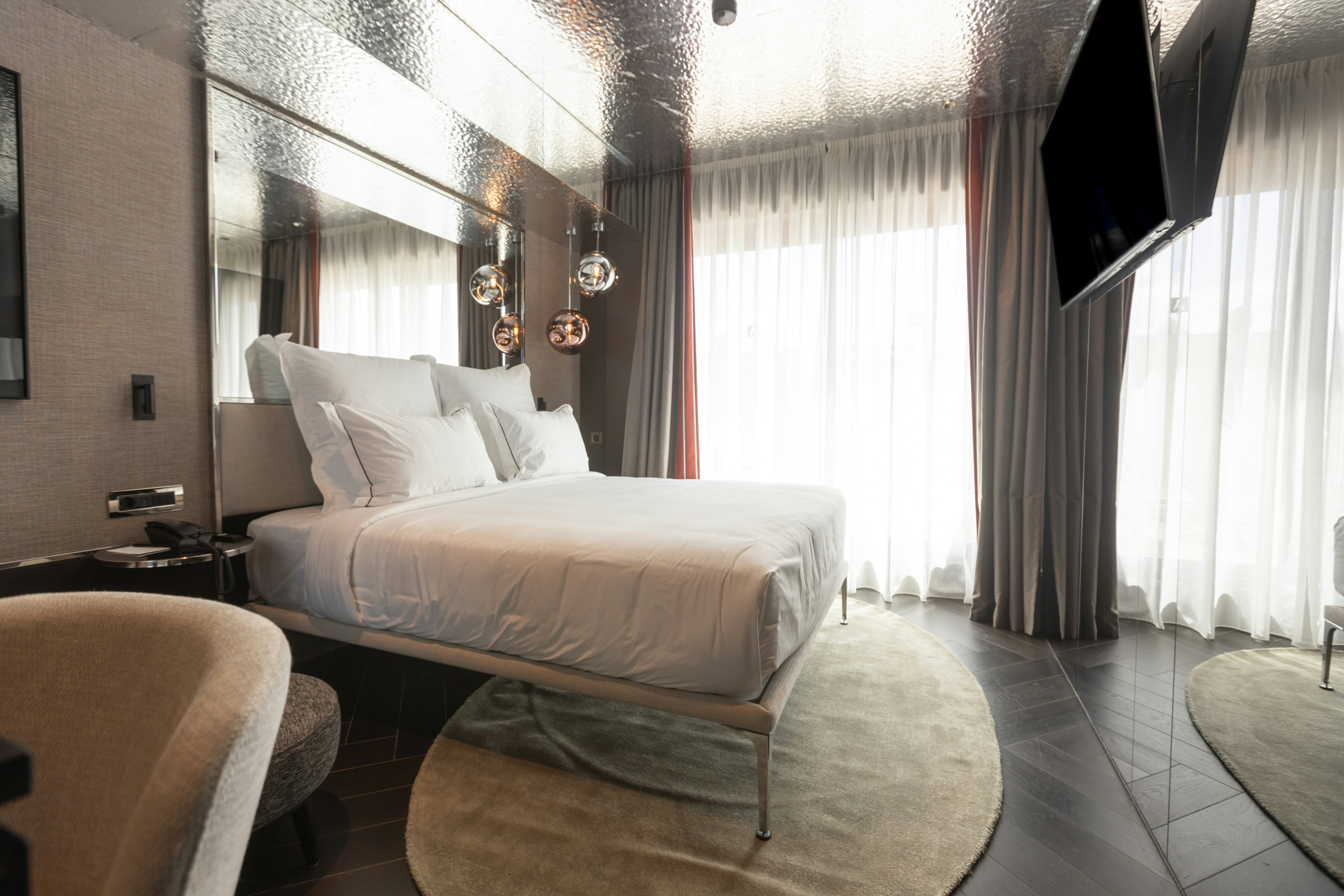 1 BEDROOM, SUITE, KING BED, BALCONY
