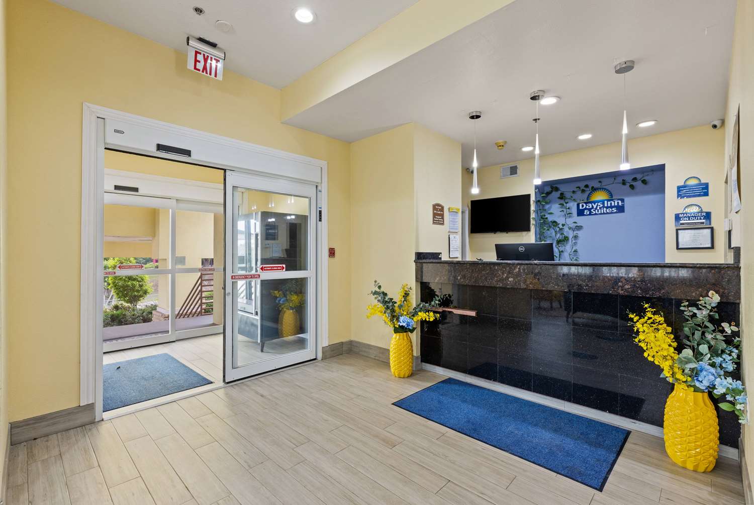 Days Inn and Suites by Wyndham Euless DFW Airport South 5/57