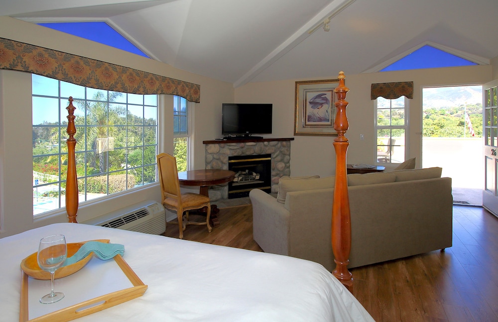Malibu Country Inn 8/50
