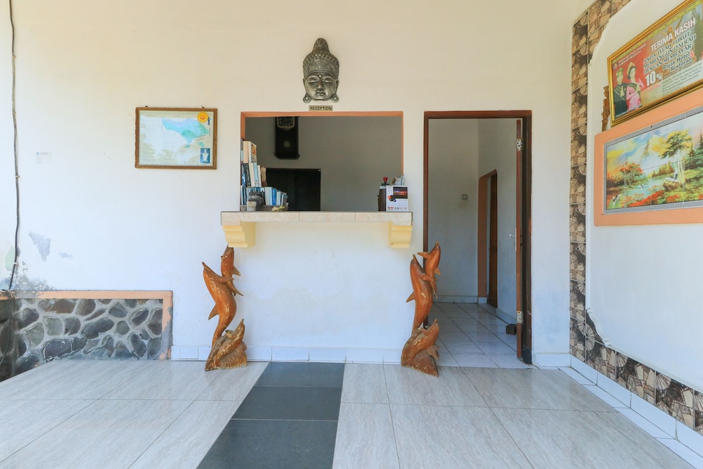 Lobby at Hotel Tara Bar & Resto Air Sanih by ZUZU, Kubutambahan