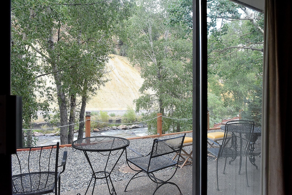 Argo Inn and Suites 25/48