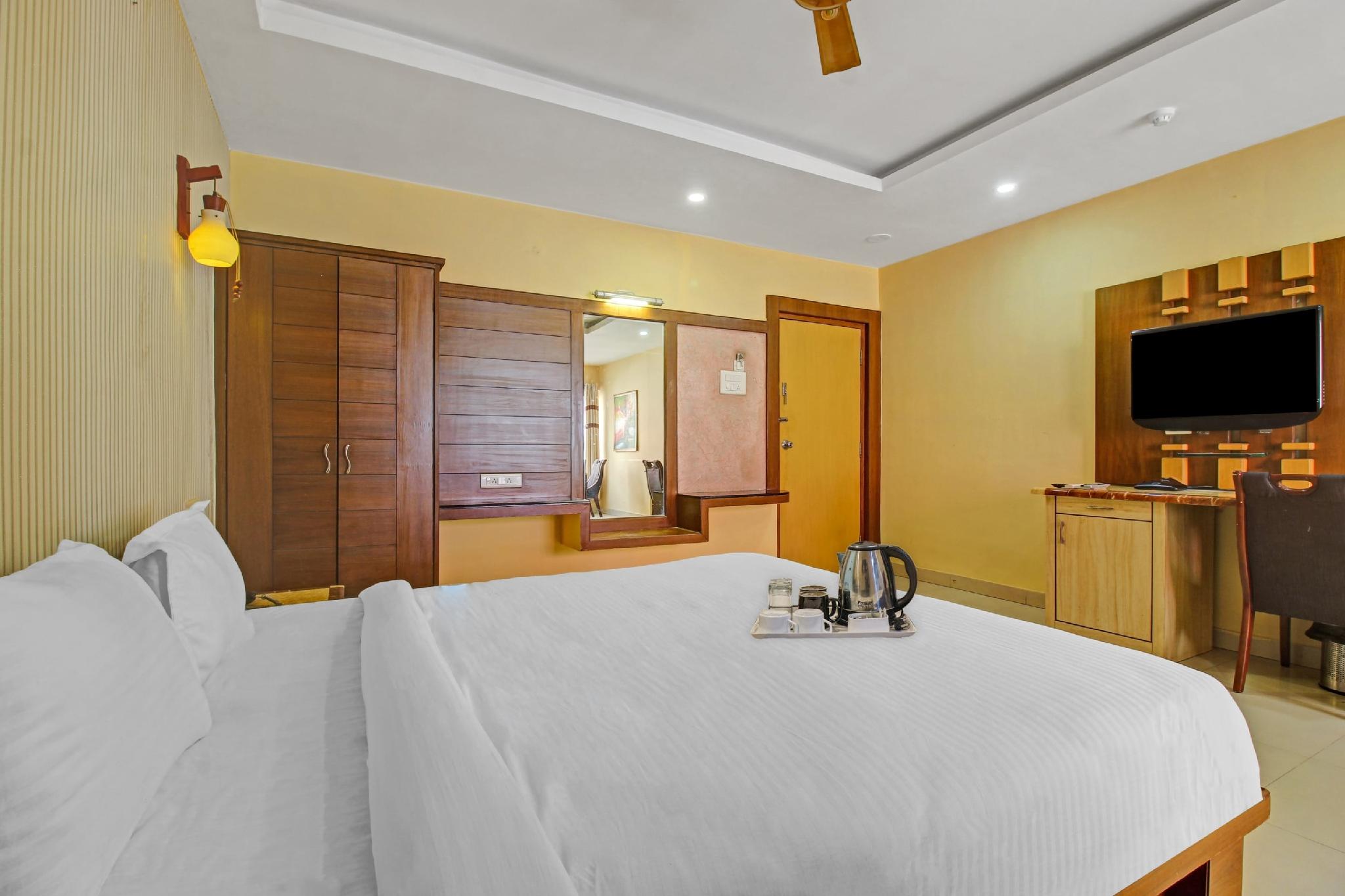 Collection O Hotel Regal Near ISKON TEMPLE , ABIDS 24/55
