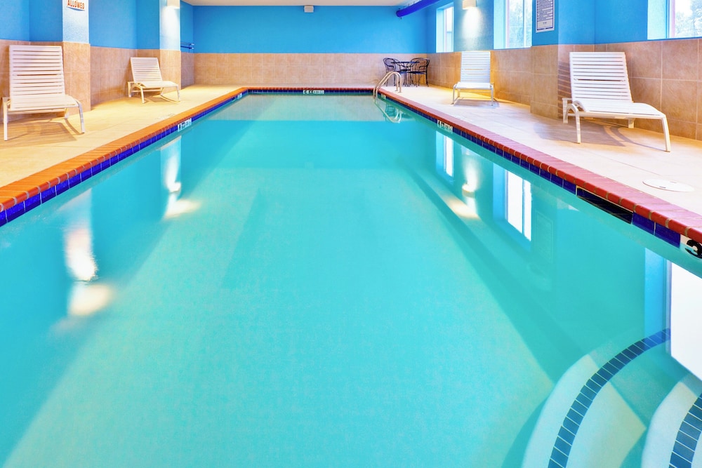 Holiday Inn Express Hotel Suites Byram 46/70