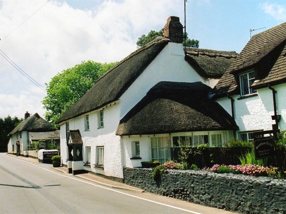 Southern Cross Guest House 2/23