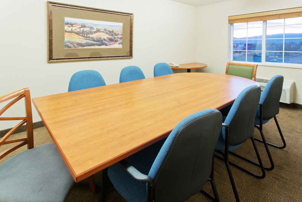 Candlewood Suites Medford 43/52