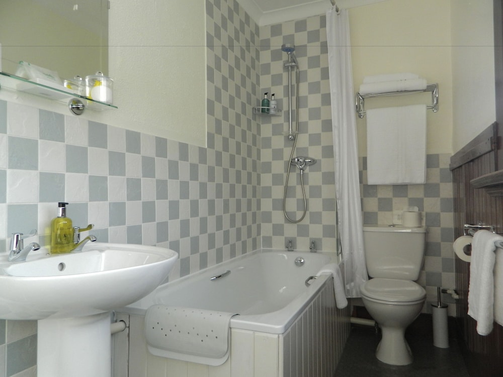 Exmoor House - Guest House 50/50