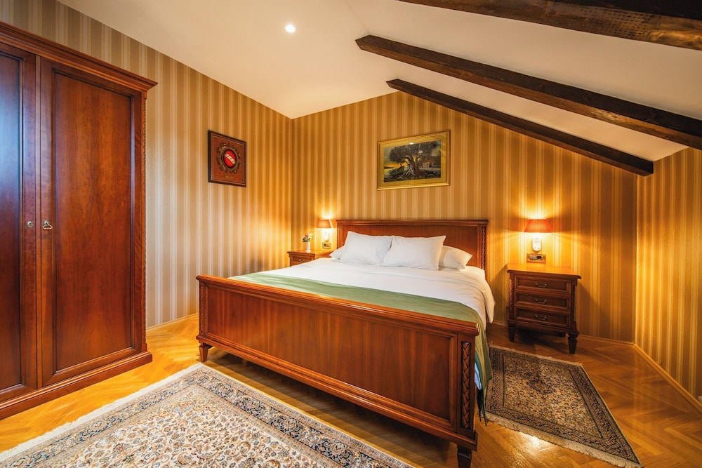 SUPERIOR, DOUBLE BED