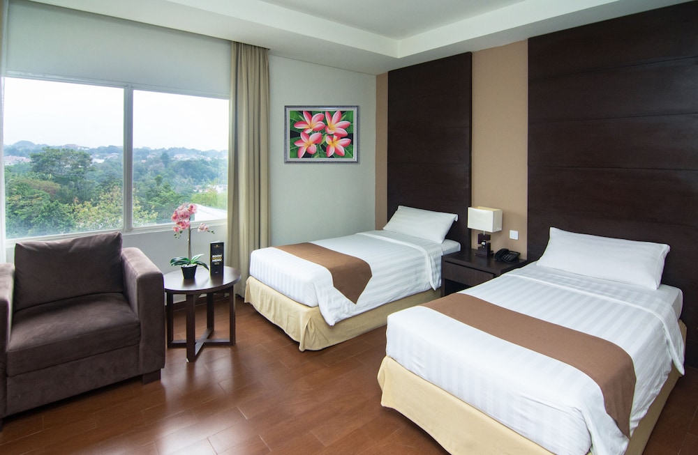 Padjadjaran Hotel 12/70