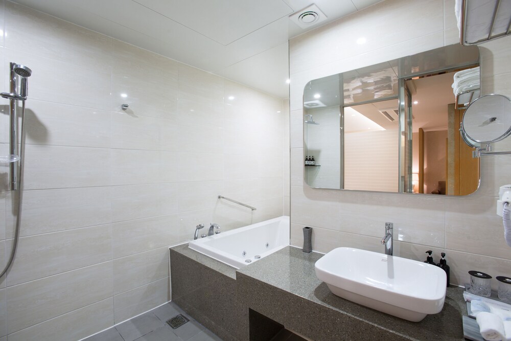 Dong Gyeong Hotel 59/64