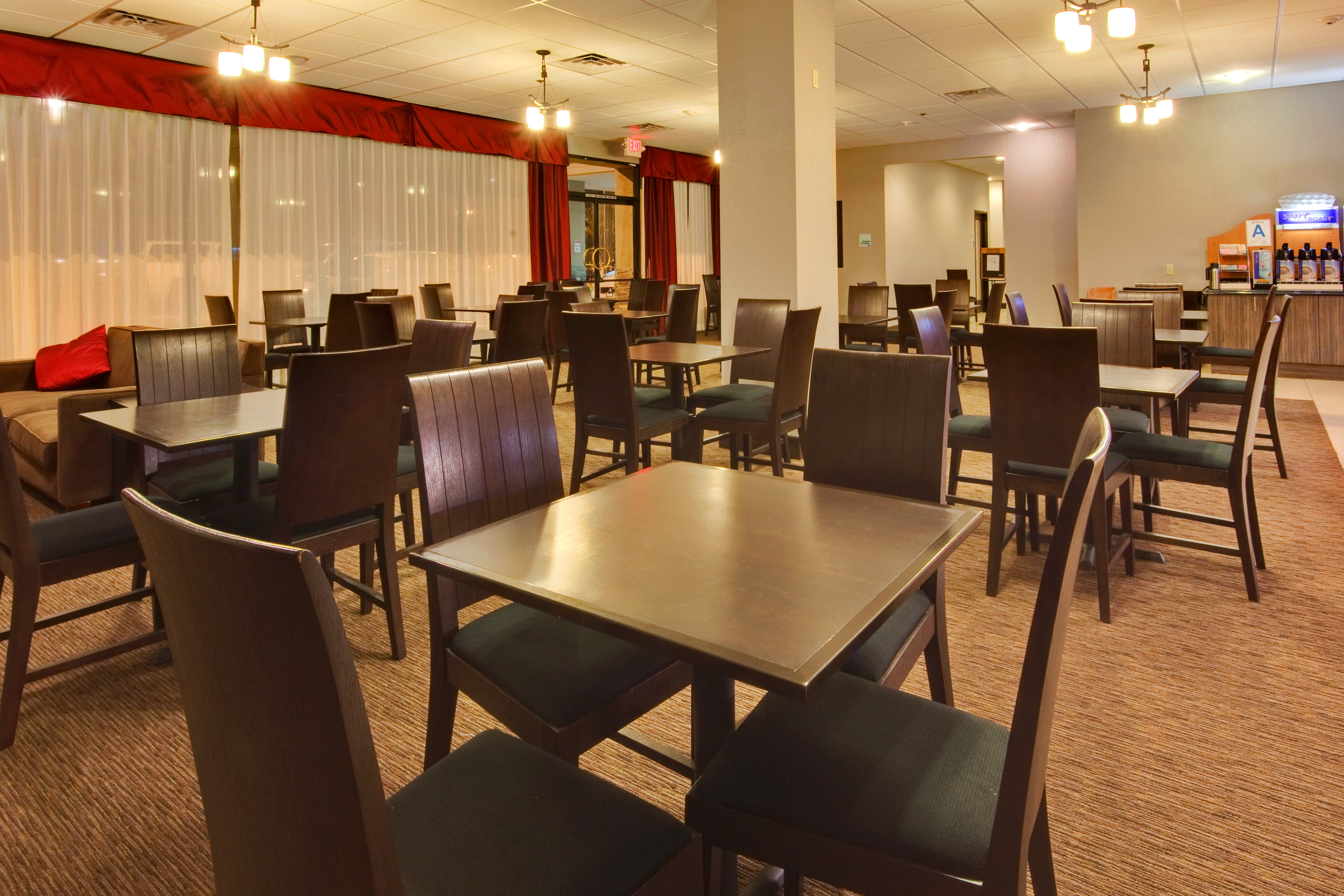 Holiday Inn Express Los Angeles Lax Airport 38/56