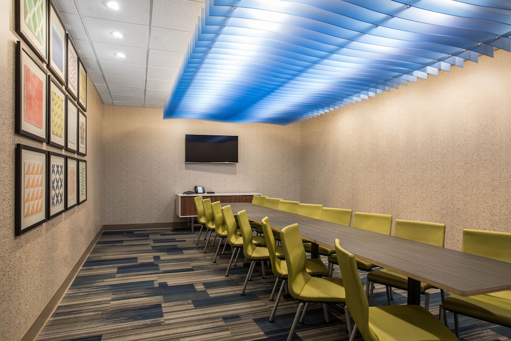 Holiday Inn Express & Suites Ludington 42/46