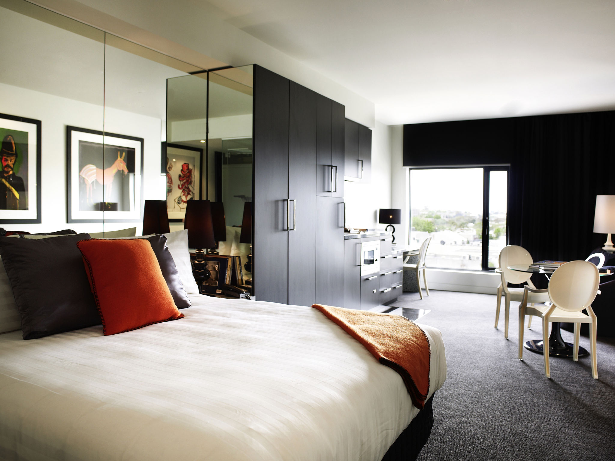 DELUXE, STUDIO, SUITE