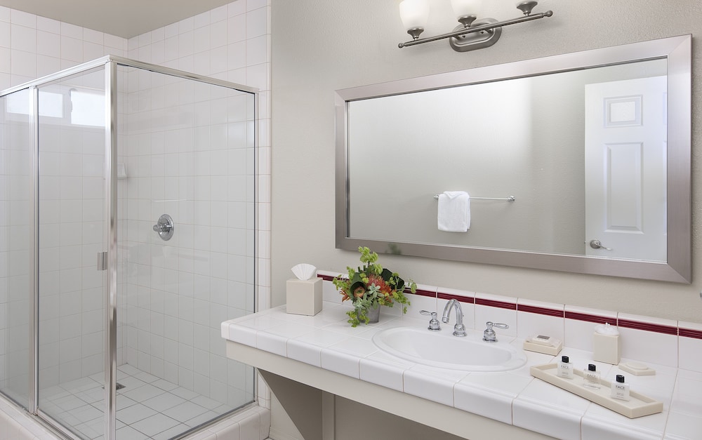 Cambria Landing Inn & Suites 18/35