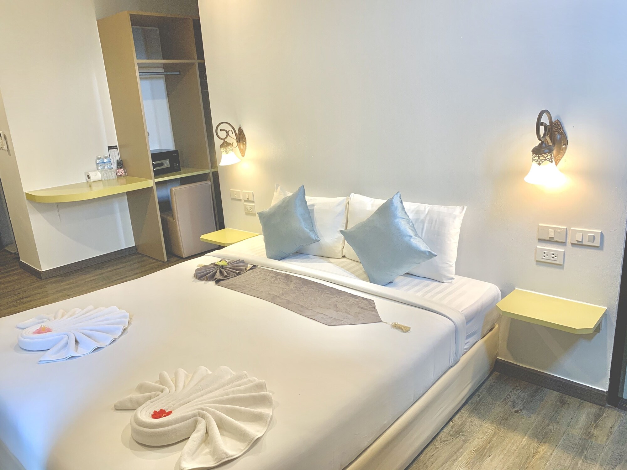 MOON DECK, DOUBLE BED