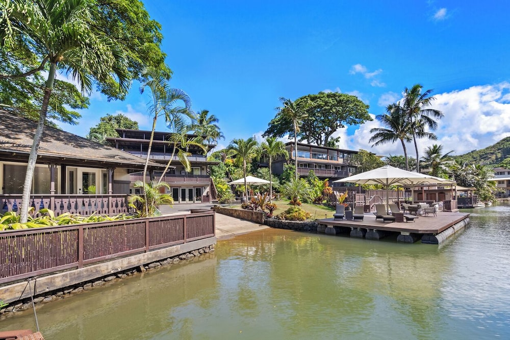 Paradise Bay Resort 72/74