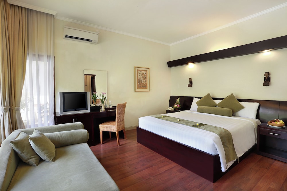 Respati Beach Hotel 26/66