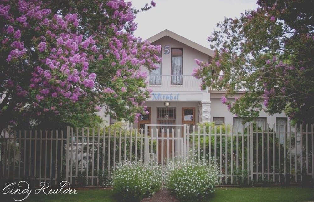 Mirabel Guesthouse 35/39