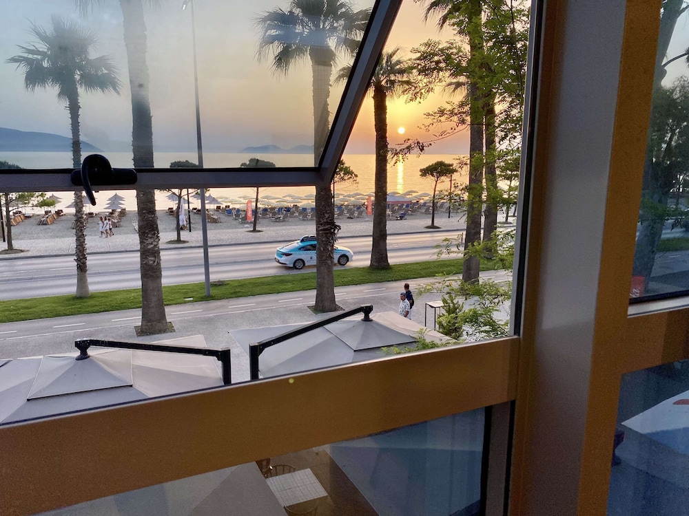 El Mar Hotel 47/61