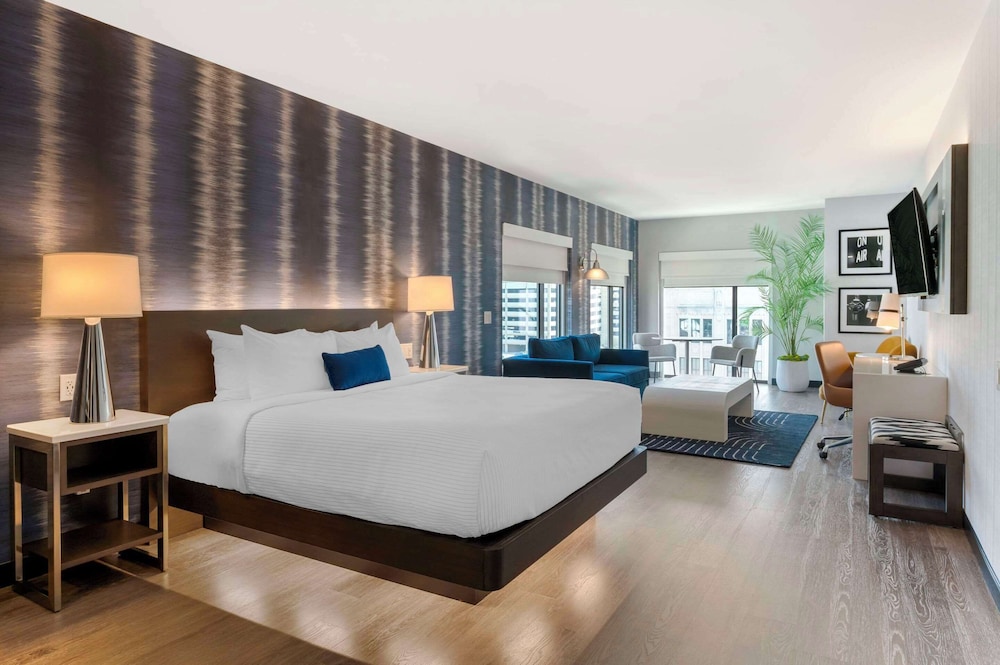 UPGRADE, KING BED